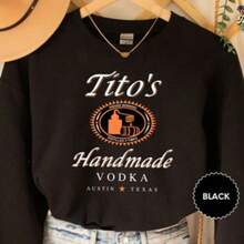 Tito Crewneck Sweatshirt, TITO'S Handmade Vodka Sweatshirt, Austin Texas Label Sweater, Vodka Alcohol Sweatshirt, Tito's Fan Gift - 黑色 - 查看 2