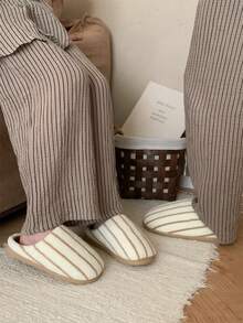 XIXITIAO 1 para minimalistycznych, pasiastych kapci dla par, grube, ciepłe, płaskie kapcie domowe, ciche, miękkie buty na podłogę, modne i wygodne, pluszowe kapcie w paski, minimalistyczne, japońskie kapcie dla par na zimę, miękkie buty domowe - Brązowy - Zobacz 6