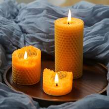 3 Sets Of 2 * 4 Inch Natural Beeswax Candles, Cylindrical Beeswax Candles With Honeycomb Texture, Equipped With Lace Ribbons And Small Bee Decorations, A Gift From The Beehive For Candle Enthusiasts, Smoke-Free, Handmade, Can Be Used For Home Decoration, Special Scene Decoration, Holiday Decoration, Or As A Gift For Lovers, Family, And Friends. Christmas, Halloween. - Nhiều màu - Xem 4
