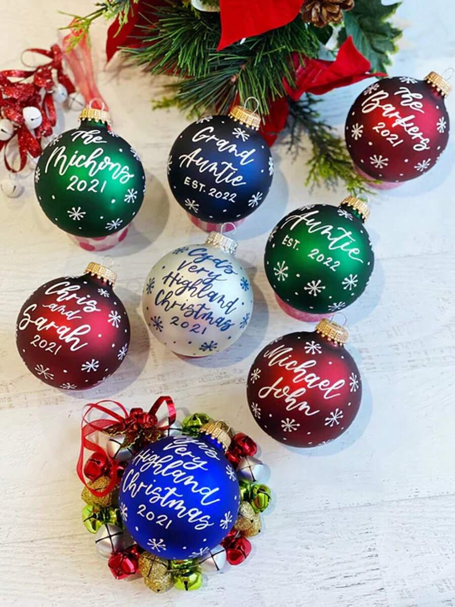 Decoración navideña personalizada con nombre, saludo y nombre personalizado en rojo - Cartel personalizado "Feliz Navidad" con decoraciones festivas, perfecto para decorar el árbol y regalos únicos de Amigo Invisible, decoraciones navideñas, colores aleatorios - Multicolor - Ver 1