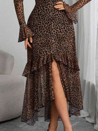 Elegant och sexig långärmad klänning med rynkor och abstrakt leopardmönster för kvinnor