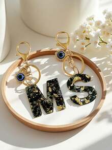 1 pieza Llavero con inicial de alfabeto, llavero de pompón de peluche lindo, accesorio colgante para bolso, mochila, coche, mujer y niña. Llavero de resina con lentejuelas, accesorios para billetera y bolso, llavero con borlas, inicial de alfabeto de la A a la Y, accesorios para coche, ideas de regalo de Navidad gótico y Y2K