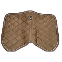 Das TGW RIDING Sattelpad vereint hervorragende Haltbarkeit mit luxuriösem Design, was es zur idealen Wahl für anspruchsvolle Reiter macht. Dieses Sattelpad verfügt über ein elastisches, glattes Außenmaterial, das mit einer kühlen, trockenen Unterseite kombiniert ist, um eine anhaltende Leistung und überlegene Feuchtigkeitsregulierung zu gewährleisten und Ihr Pferd während des Reitens bequem zu halten. Die elegante Seil- und Kristallseilkombination verleiht ihm zudem ein verfeinertes Aussehen.