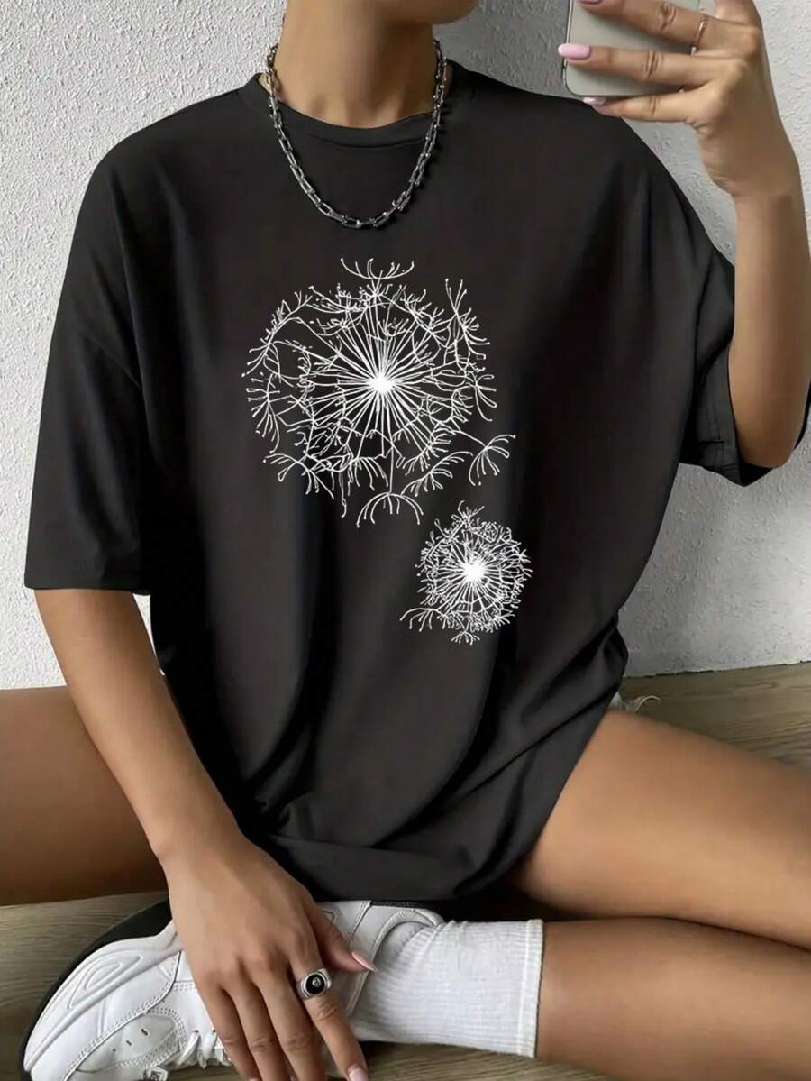 Camisa de Mujer de Algodón 100% Negro con Estampa de Mujer con Estilo Alternativo | Ideal para Amantes del Estilo Gothic | Con una tela de 180 gramos, esta camisa ofrece comodidad y un gran tacto. La estampa de la mujer con conejo, taza de café, esqueletos y un estilo que combina lo gótico con lo pin-up es atractiva y única. Es perfecta para llevar a exposiciones de arte, reuniones de fans de estilos alternativos o salidas a locales de rock. Si buscas ropa con estilos especiales, camisas con personajes con tatuajes, o prendas para el subgénero goth, esta camisa negra es una gran opción,halloween,disfraz halloween mujer,playeras de mujer,blusas para dama casuales,blusas para mujer,blusas,blusas para dama casuales,blusas elegantes dama,tops,Camisetas De Mujer Casual,Camisetas De Mujer Algodón,Camisetas De Mujer Con Estampado Floral,Camisetas De Mujer Blanco,Camisetas De Mujer Negro,Camisetas De Mujer En Oferta,Mangas Cortas Para Mujer,blusas mexicanas de mujer. - Negro - Ver 1