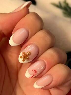 24 Pieces Oval-Shaped Pressing Nails, Christmas And Autumn Winter Simple French Gingerbread Man Designs With Shining Stars, Polka Dots, Etc., Nail Stickers Set, Acrylic Pressing Nails, Fake Nails, Suitable For Women's Dates, Parties, Daily Work, New Year Gift Parties And Other Occasions, Enhancing Your Charm