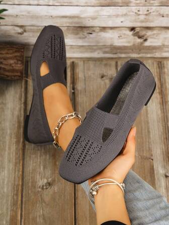 Stickade platta slip-on-skor med fyrkantig tå, andningsbara, halkfria loafers, bekväma för mödrar, vår och höst