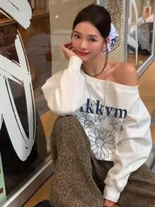 White Off-Shoulder Sweatshirt For Women, Vintage Street Style Chic Design Top, Autumn New Arrival