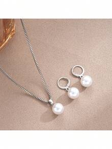 女士新款珍珠耳环和项链