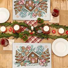 4 Stücke Weihnachts-Tischsets, rosa Schneemann & Lebkuchenmann Winter Saison Feiertag Outdoor Esszimmer Tischsets, geeignet für Heim-Party Dekoration, Leinen Tischsets, Frühstücks-Matten, Küchen-Accessoires, leicht zu reinigen, passend für Zuhause, Restaurant, Restaurant-Dekoration, 2/4/6/8 Set