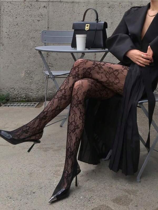 1 szt. damskie rajstopy z siateczki w słoneczniki, w dużych rozmiarach, z wysoką elastycznością, idealne na kostiumy na Halloween. Modne rajstopy damskie z seksowną siateczką w kolorze czarnym.