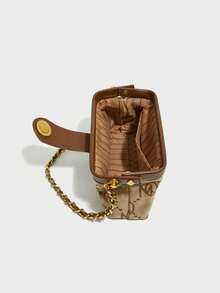 新款时尚女士方形手提包，饰以印花图案和条纹面料，配有链条手柄、可调节长肩带和磁扣设计。点缀樱桃吊坠，适合日常购物、通勤和度假。 - 卡其色 - 查看 6