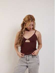 Cropped Tank Top With Plunging Neckline In Polyamide – Thin Straps And Cut-Out Detail | Sexy And Comfortable - 鏽棕色 - 查看 1