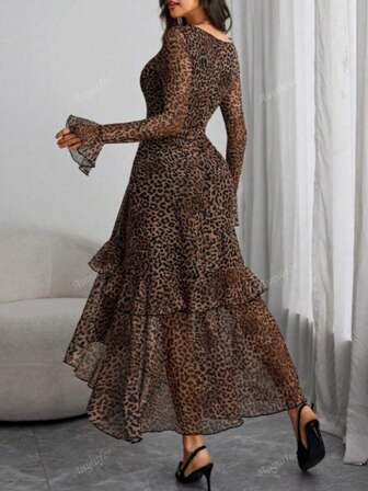 Elegant och sexig långärmad klänning med rynkor och abstrakt leopardmönster för kvinnor