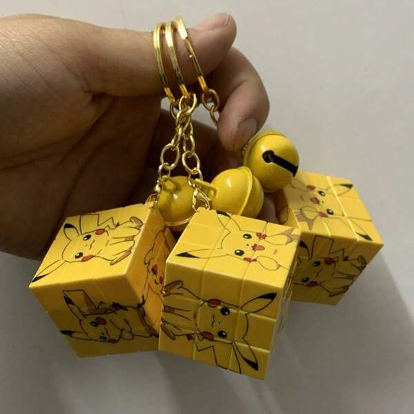 Colgante mini cubo mágico de Pikachu Pokémon, adecuado para niños y niñas, educativo y de ciencia DIY, dibujos animados y juegos anime, lindos juguetes kawaii para fiestas, accesorios para fotos de fiestas de cumpleaños, útiles escolares, llavero de regalo pequeño. Adecuado para regalos de Navidad, Halloween, cumpleaños y juguetes de personajes anime para niños y niñas