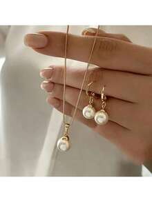 女士新款珍珠耳环和项链