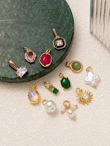 Mặt dây chuyền ngọc trai giả nhiều màu sắc, thời trang và tinh tế bán chạy nhất này, được mạ vàng 18K, thể hiện vẻ đẹp thanh lịch của người phụ nữ. Có thể dùng làm phụ kiện trang sức DIY, vòng cổ, vòng tay, móc khóa, trang trí móng tay, mặt dây chuyền bùa hộ mệnh, v.v. Dễ phối đồ và cũng có thể đeo như một mặt dây chuyền tinh tế, phù hợp cho các bà vợ và các bà mẹ tự do thể hiện phong cách. - Nhiều màu - Xem 3