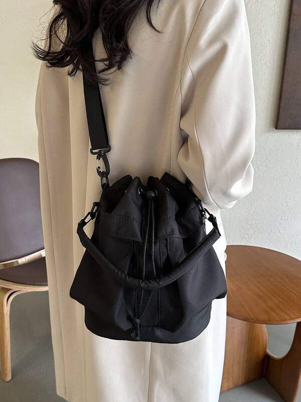 New Drawstring Bucket Bag, Niche Waterproof Nylon Cloth Shoulder Messenger Bag, Large Capacity Personalized Hand-Held Sports Bag, Waterproof And Lightweight Crossbody Shoulder Messenger Bag, Fashionable And Casual Large Capacity Simple Casual Ladies Bag