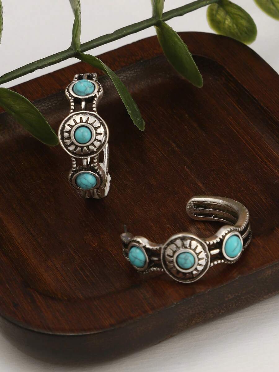 A Pair Of Turquoise Retro Elegant Hollow Retro Pattern Design Fashionable Earrings And Earrings - A - View 1