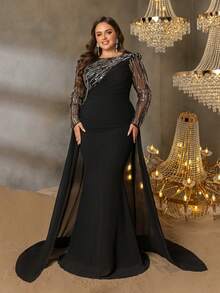 فستان سهرة رسمي أنيق للمقاسات الكبيرة مع ياقة مستديرة وذيل سمكة مرمر منسدل، أكمام طويلة شفافة مزينة بالترتر بالكامل، قصة ضيقة على الجسم وإغلاق سحاب خلفي، قطار طويل قابل للإزالة للتنسيق المتعدد، مثالي لحفلات السجادة الحمراء، حفلات الزفاف، عروض الأوبرا، والعشاء الخيري الفاخر.