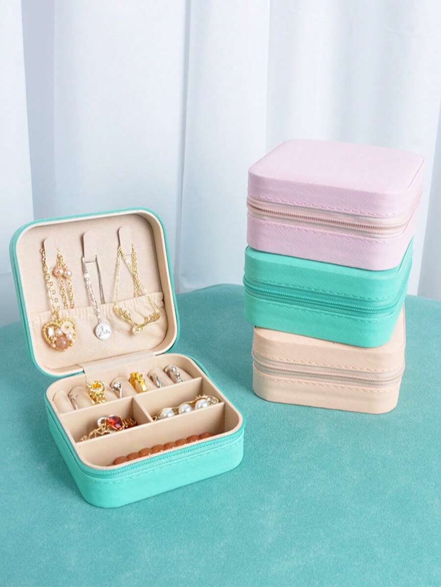 1 Piece Of New Leopard Print Portable Jewelry Box, Which Is A Jewelry Storage Box With A Sense Of Luxury, Can Store Various Female Jewelry Such As Necklaces, Earrings, Stud Earrings, Rings, Etc. It Symbolizes The Orderly And Delicate Storage Of Jewelry, The Pursuit Of Quality Of Life, And The Fashionable And Personalized Style. Travel Essentials For Holiday Vacation Makeup Bag Makeup Organizer Travel Bag For Women