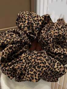 1 Oversized Leoparden-Muster Haargummi - Ein klassischer blauer Tierdruck Haargummi für Frauen mit einem weichen, hakenlosen Band, ein Muss für Reisen und alltägliches Haarzubehör. Gummibänder Haargummis Haargummis Scrunchies Haarseile - Verschiedenfarbig - Übersicht 12