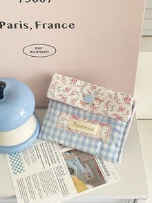 Stilvolle und einfache, kleine, frische rosa karierte und blaue karierte Blumen Aufbewahrungstasche, hochwertige und tragbare Binde-Tasche für Studentinnen zum Ausgehen.