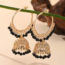 一对复古串珠流苏耳环，传统风格，适合女性日常佩戴、宴会、婚礼、派对等场合，也可作为珠宝礼物。