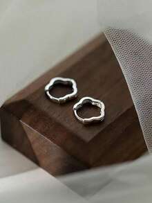 1 Pair Minimalist Silver Flower Hoop Earrings For Women, Suitable For Daily Commute