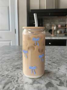 1 Stück 16oz transparenter Kaffeebecher mit rosa Schleifen Muster, inklusive Bambusdeckel und Strohhalm, große Kapazität für unterwegs, geeignet für Sommer und Winter, Geburtstags-, Feiertags- und Weihnachtsgeschenk, Glaswasserflasche, Becher, Eiskaffe Becher, süßes Produkt