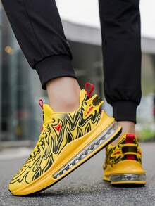 1 Pair Random Printed Fire Pattern Lace-Up Cushioned Sports Shoes For Outdoor, Spring/Autumn
