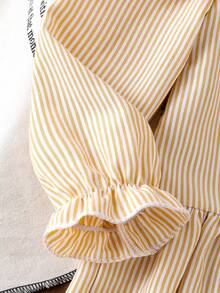 2 件套女婴时尚甜美服装，饰有装饰性蝴蝶结，条纹长袖休闲衬衫上衣和蝴蝶结装饰磨损腰部松紧腰牛仔裤套装