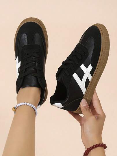 Zapatillas casuales de primavera para mujer, zapatos ligeros y cómodos adecuados para vestidos y uso versátil