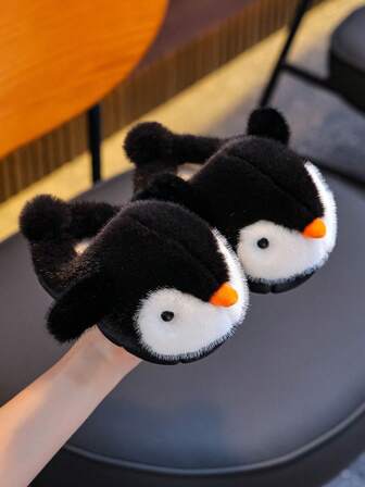 A Pair Of Cute Cartoon Penguin Children's Autumn And Winter Velvet Warm Home Slippers, Casual And Comfortable, Non Slip Soft Bottom Home Slippers