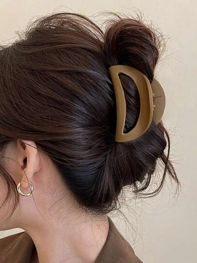 1 pieza Elegante pinza de pelo de estilo bohemio de silicona, adecuada para mujeres - Pinzas de pelo suaves y antideslizantes, diseño hueco, clip de agarre para peinados recogidos y coletas, color marrón, accesorio para el cabello, peinado recogido, minimalismo moderno, pieza para el cabello, clip de agarre retro con efecto escarcha para coleta alta y semi recogida en la parte posterior de la cabeza, moda pinza para el cabello para mujer