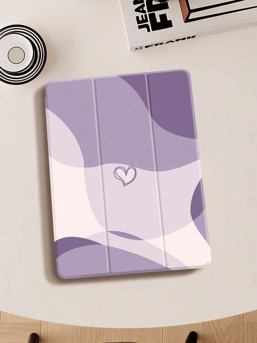 Funda protectora para iPad con patrón de corazón morado, compatible con iPad (A16) de 11.a generación (11 pulgadas, modelo 2025) e iPad de 10.a generación (10.9 pulgadas, modelo 2022), con ranura para lápiz, soporte plegable de tres pliegues, función de activación/suspensión automática, excelente regalo para el regreso a la escuela, el Día de San Valentín y las vacaciones - Multicolor - Ver 1