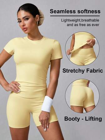 Conjunto deportivo de mujer de unicolor simple con pantalones cortos y mangas cortas