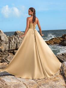 优雅的单肩扭结细节正式晚礼服，搭配飘逸的A字裙，适合女士出席黑领结晚宴、婚礼、颁奖典礼、歌剧之夜和慈善舞会等场合。 - 香檳色 - 查看 3