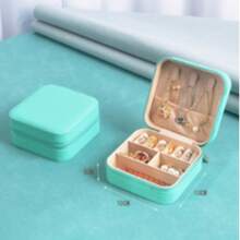 1 Piece Of New Leopard Print Portable Jewelry Box, Which Is A Jewelry Storage Box With A Sense Of Luxury, Can Store Various Female Jewelry Such As Necklaces, Earrings, Stud Earrings, Rings, Etc. It Symbolizes The Orderly And Delicate Storage Of Jewelry, The Pursuit Of Quality Of Life, And The Fashionable And Personalized Style. Travel Essentials For Holiday Vacation Makeup Bag Makeup Organizer Travel Bag For Women