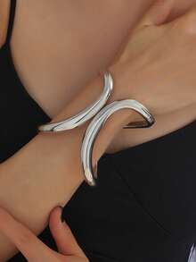 1pc Minimalist Hollow Out Chunky Jewelry, Asymmetric Geometric Design, Suitable For Casual, Party, Evening Events - Symmetrical Hollow Model - View 6