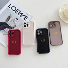 غطاء هاتف جلدي فاخر مخصص بنقشة الليتشي، اسم شخصي مطبوع، حماية كاملة للكاميرا مقاوم للسقوط، لون أحادي كلاسيكي لأزواج الهواتف