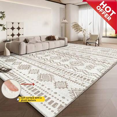 Ein großer Teppich, neu aufgewertet mit einem hohen Gewicht von 950g/m², zeichnet sich durch eine dichte Samtstruktur für erhöhten Komfort unter den Füßen aus. Er ist lichtecht und abriebfest, mit verstärkten Reibungspartikeln auf der Rückseite, um den Halt zu erhöhen und ihn fest an Ort und Stelle zu halten.