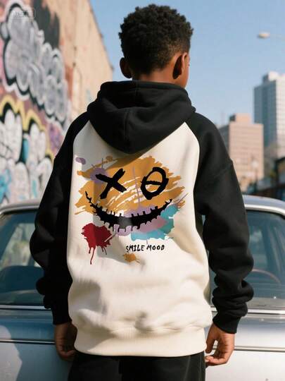 适合男孩和女孩的插肩袖连帽运动衫，带有适合万圣节的印花，是万圣节、旅行和派对的必备单品