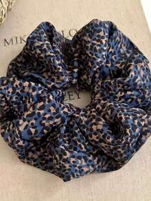 1 Oversized Leoparden-Muster Haargummi - Ein klassischer blauer Tierdruck Haargummi für Frauen mit einem weichen, hakenlosen Band, ein Muss für Reisen und alltägliches Haarzubehör. Gummibänder Haargummis Haargummis Scrunchies Haarseile - Verschiedenfarbig - Übersicht 6