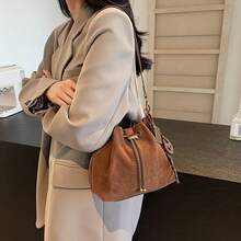 Vintage Umhängetasche für Frauen - Verstellbarer Schultergurt, Kordelzugverschluss, Kaffeebraun/Schwarz - Alltagstasche und Schultertasche, formelle Anlässe und Abendaccessoires - Langlebiges Design, Quastenverzierung, Metallverzierungen,Damentaschen, modische Damenhandtaschen, beliebte Damentaschen im Jahr 2026, Damenhandtaschen, modische Handtaschen, Weihnachtsgeschenke - Braun - Übersicht 10