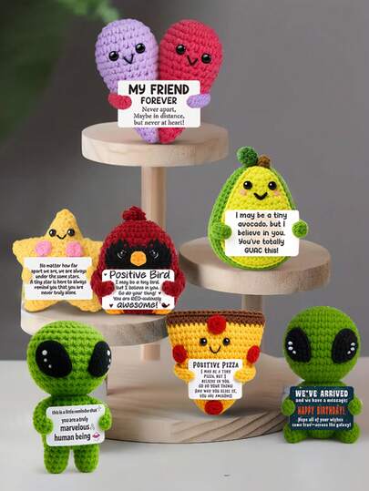 1件手工钩编桌面摆件、包包挂饰、钥匙扣 - 趣味科幻卡通可爱设计，送给闺蜜、生日、姐妹、妈妈、奶奶、孩子、同事、家人的绝佳礼物，传递正能量，创意派对小礼物，房间装饰，毛绒玩具