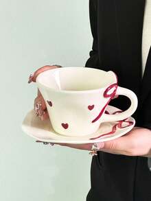 1 pieza Juego de taza y platillo de café de cerámica con diseño de corazón y cereza, taza de café estilo coreano lindo para dama, taza de té pintada a mano con corazón y lazo, taza de té de alta calidad para el té de la tarde, regalo, café árabe