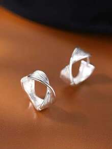 1 Paar elegante und stilvolle goldfarbene Ohrringe mit gewelltem Twist-Design für den täglichen und Urlaubsgebrauch von Frauen