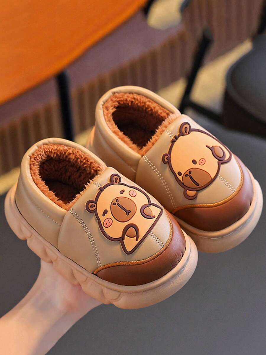 1 para dziecięcych, pluszowych, wodoodpornych, płaskich, antypoślizgowych, ciepłych butów zimowych z kreskówkową podszewką, nadających się zarówno do noszenia w domu, jak i na zewnątrz - Brązowy - Zobacz 1