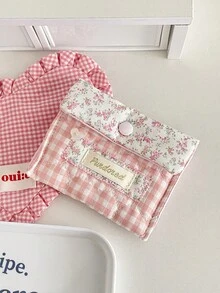 Stilvolle und einfache, kleine, frische rosa karierte und blaue karierte Blumen Aufbewahrungstasche, hochwertige und tragbare Binde-Tasche für Studentinnen zum Ausgehen.