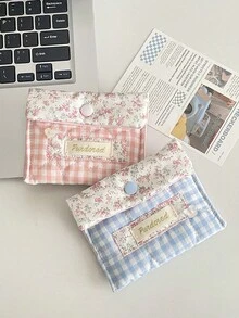 Stilvolle und einfache, kleine, frische rosa karierte und blaue karierte Blumen Aufbewahrungstasche, hochwertige und tragbare Binde-Tasche für Studentinnen zum Ausgehen.